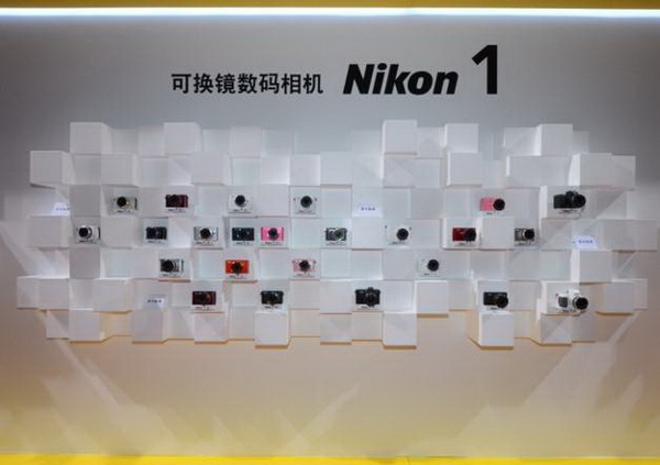 TCL在IFA 2025展示多款AI与健康创新产品 包括护眼显示设备和智能空调